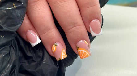 Nails by Nade at The Sun Lounge, Pickering, bild 2