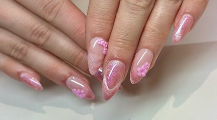 Nails by Nade at The Sun Lounge, Pickering, bild 2