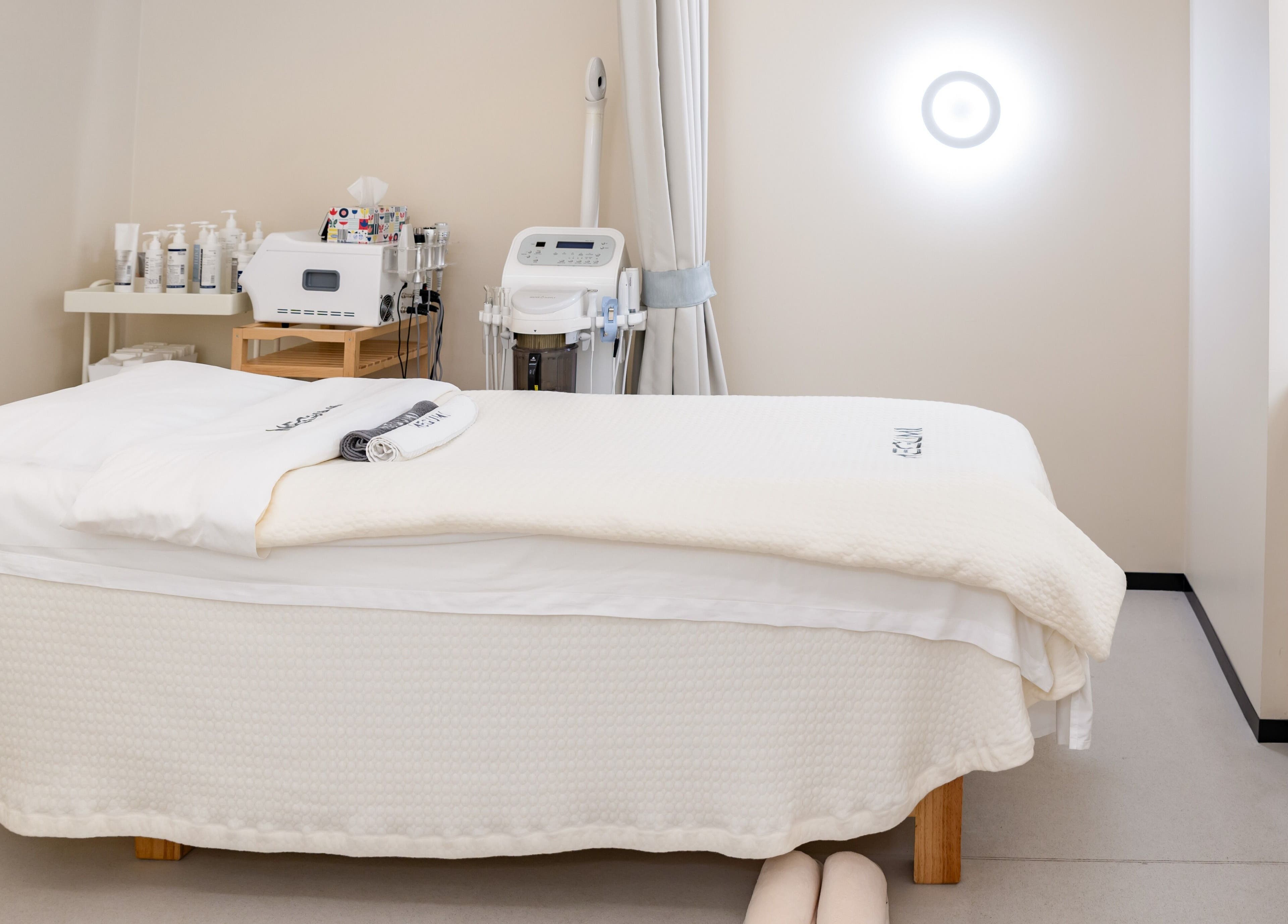 Tranquil spa treatment room at MEGUMI GLOBAL, Sydney, New South Wales, AU, showcasing premium equipment.