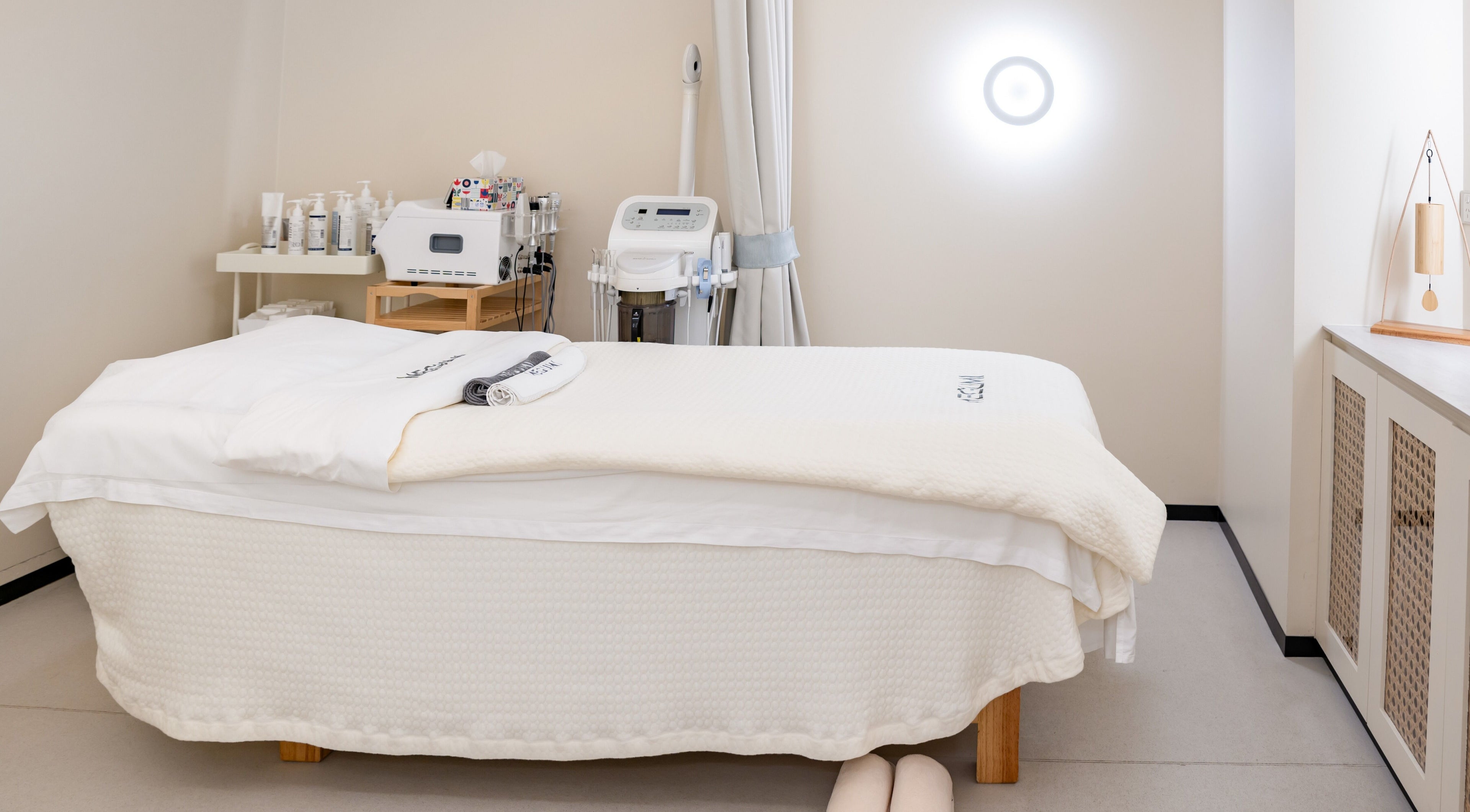 Tranquil spa treatment room at MEGUMI GLOBAL, Sydney, New South Wales, AU, showcasing premium equipment.