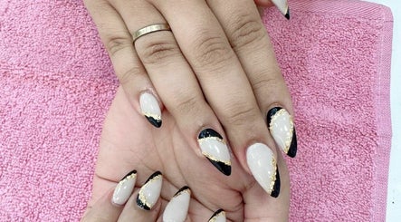 J and B Nails afbeelding 2