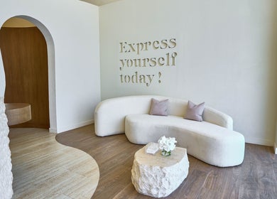 Modern seating area at Obar Beauty, Riyadh, Riyadh Province, SA featuring a curved sofa and inspirational decor.