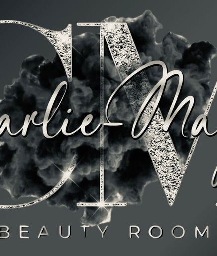 Charlie May’s Beauty Room – obraz 2