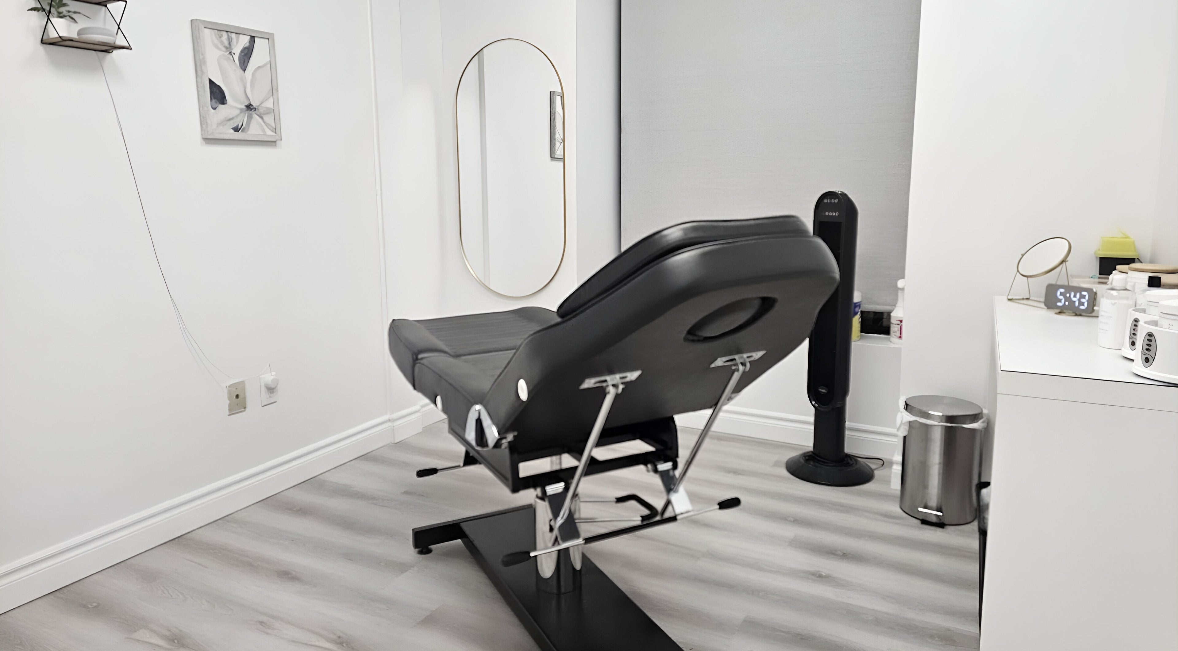 Luxurious treatment room at Sugar Me Fancy Boutique, Scarborough, Ontario, CA with a plush reclining chair.