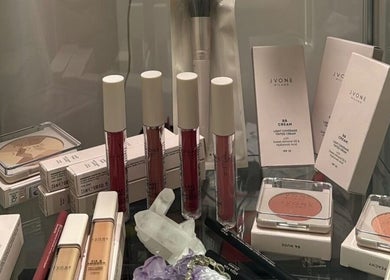 Prodotti di bellezza esposti presso BE ONE Centro Estetico, Catania, Sicilia, IT.