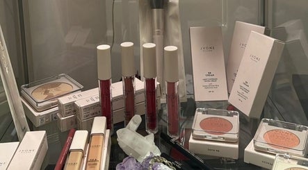 Prodotti di bellezza esposti presso BE ONE Centro Estetico, Catania, Sicilia, IT.