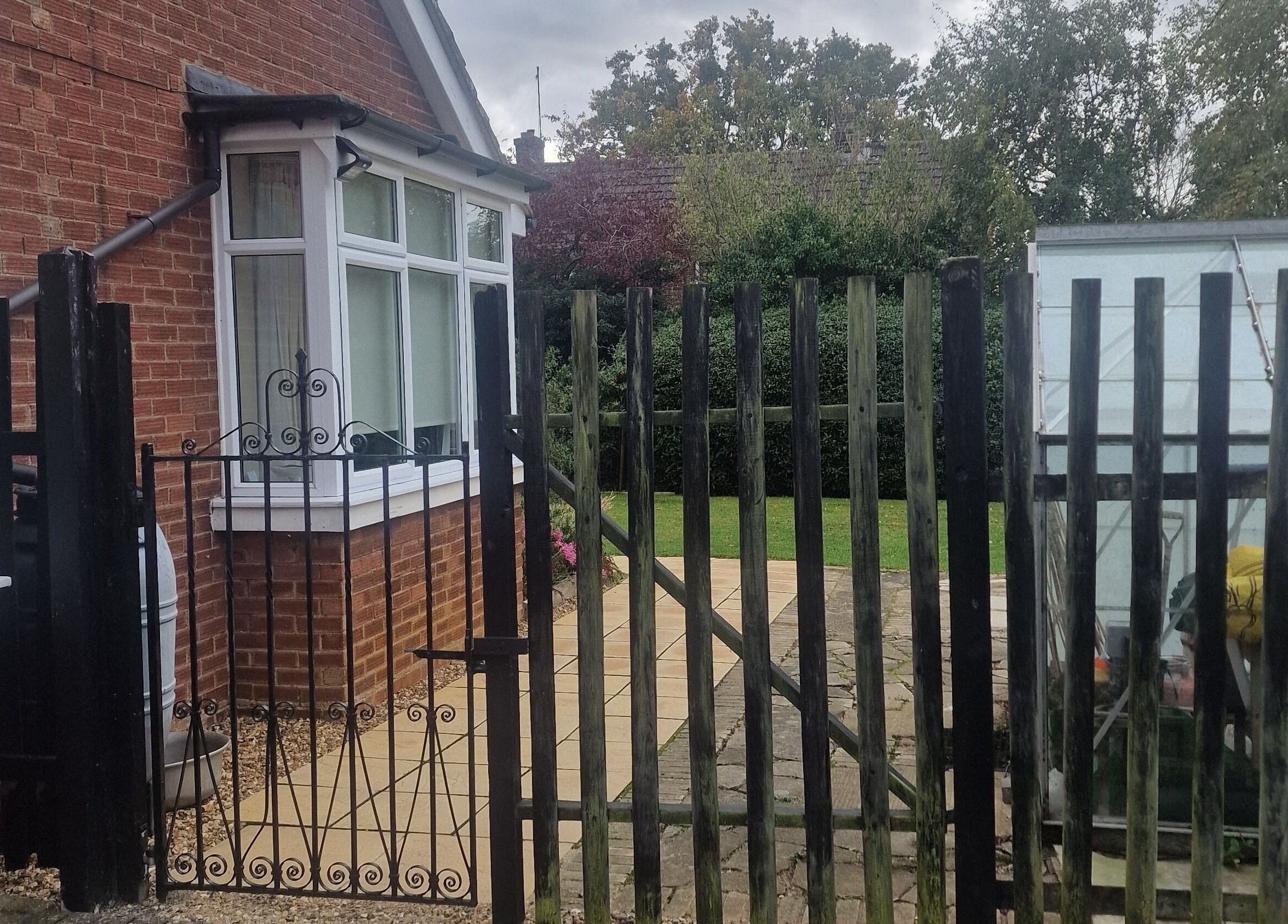 Entrance gate at Wilmslow Avenue, Woodbridge, showing a charming garden setting in Woodbridge, England, GB.