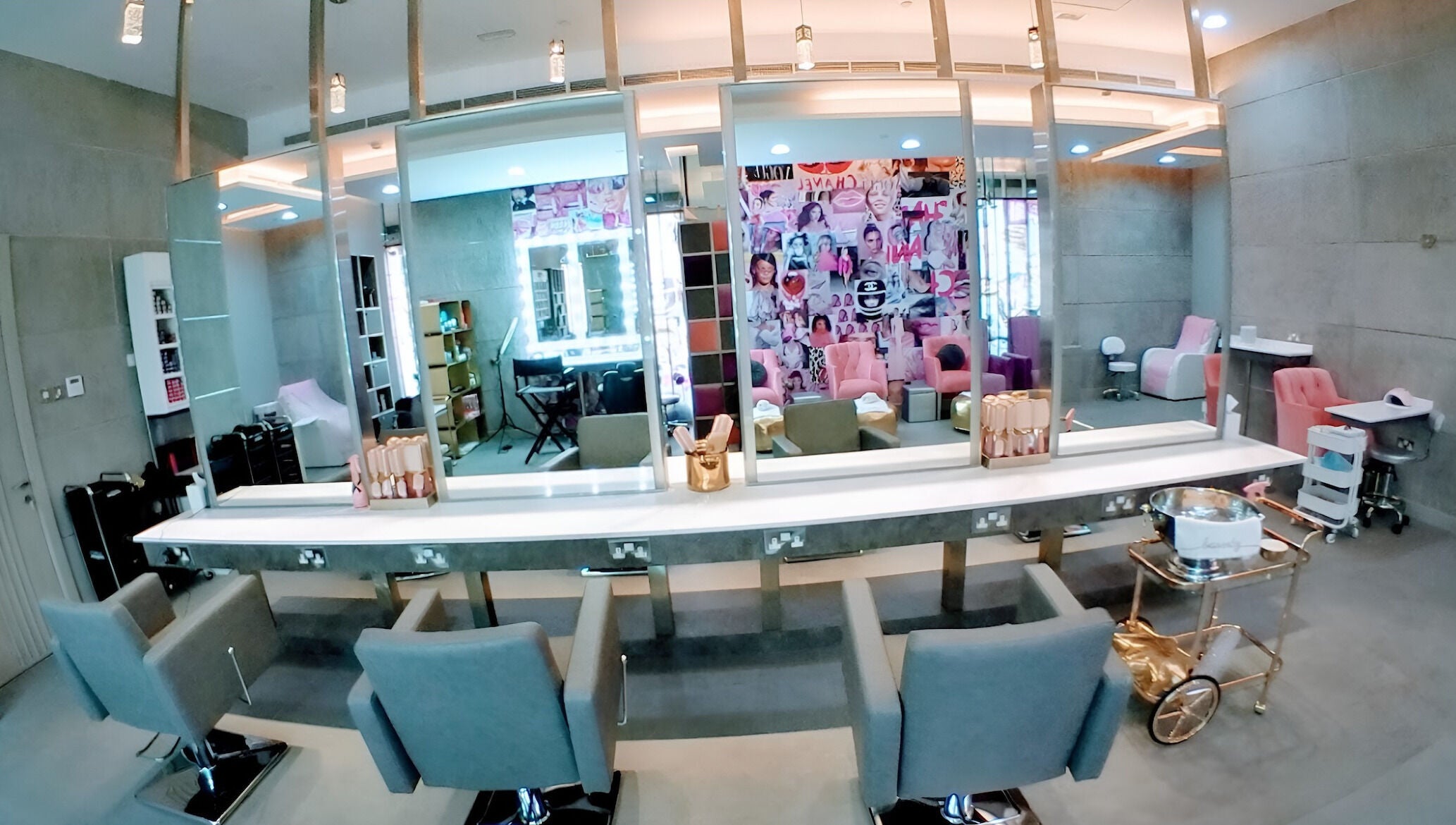 Modern styling stations at The Salon at Yin Yang Al Wasl, Dubai, AE showcasing elegance and comfort.