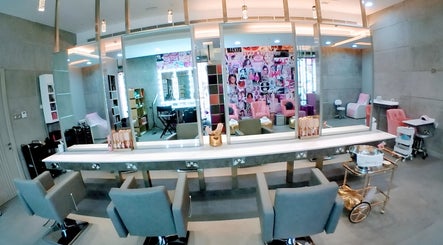 The Salon at Yin Yang Al Wasl