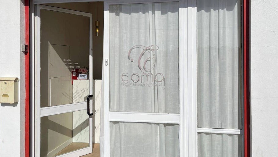 Entrada de Camai - Centro de Estética Avançada em Lavradio, Setúbal, PT, com design moderno e acolhedor.
