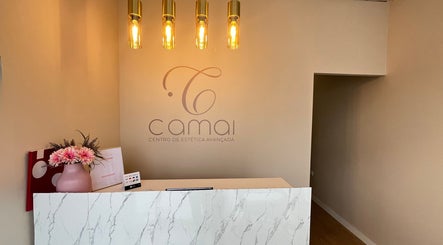 Recepção sofisticada da Camai - Centro de Estética Avançada, Lavradio, Setúbal, PT com iluminação aconchegante.