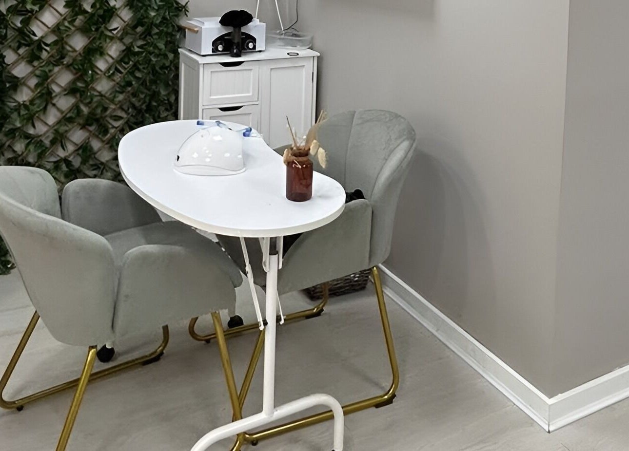 Zona de manicure aconchegante no Lu Style Beauty Salon em Liverpool, Inglaterra, GB.