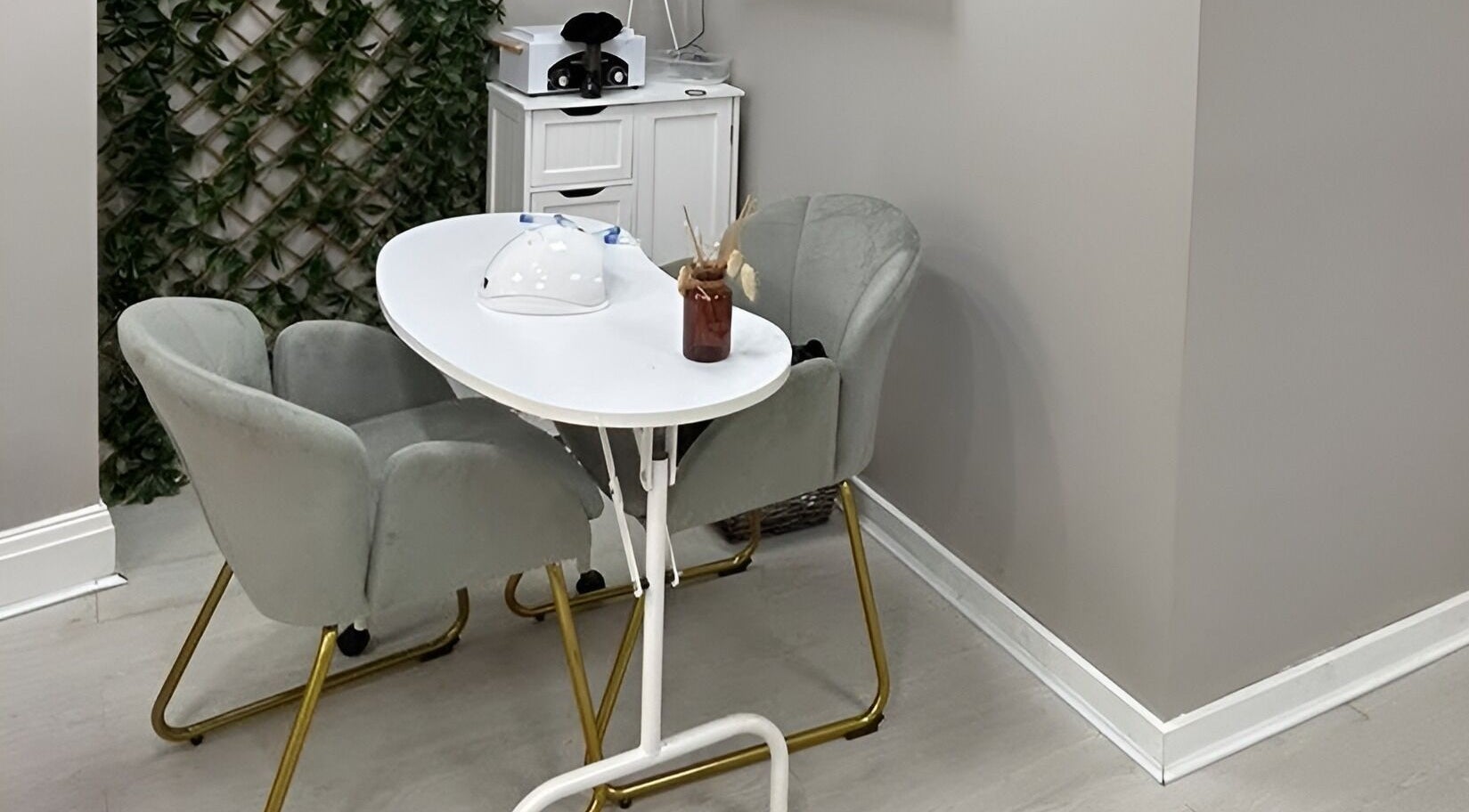 Zona de manicure aconchegante no Lu Style Beauty Salon em Liverpool, Inglaterra, GB.