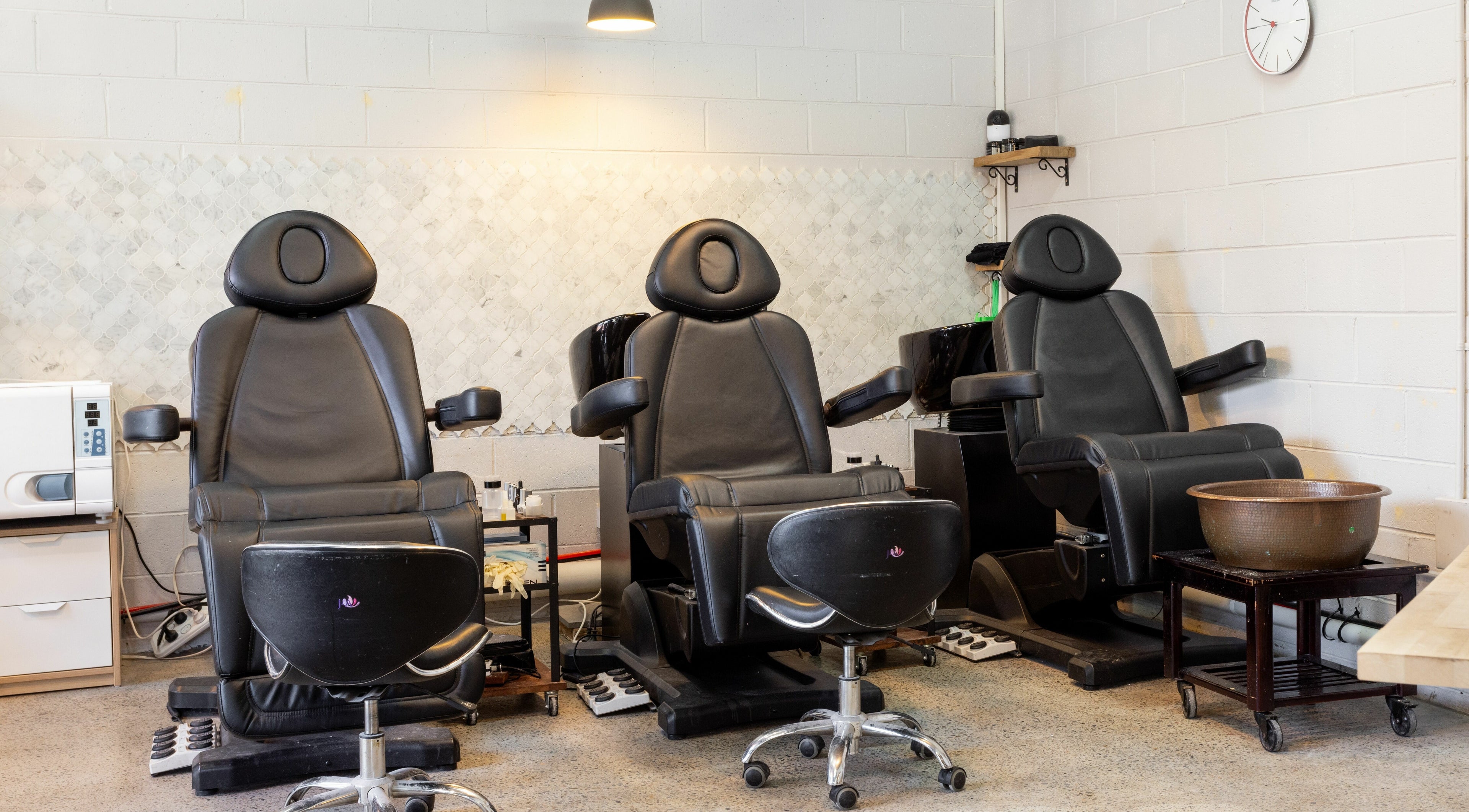 Luxurious salon chairs at La Coeur Waterloo, New South Wales, AU, showcasing premium beauty services.