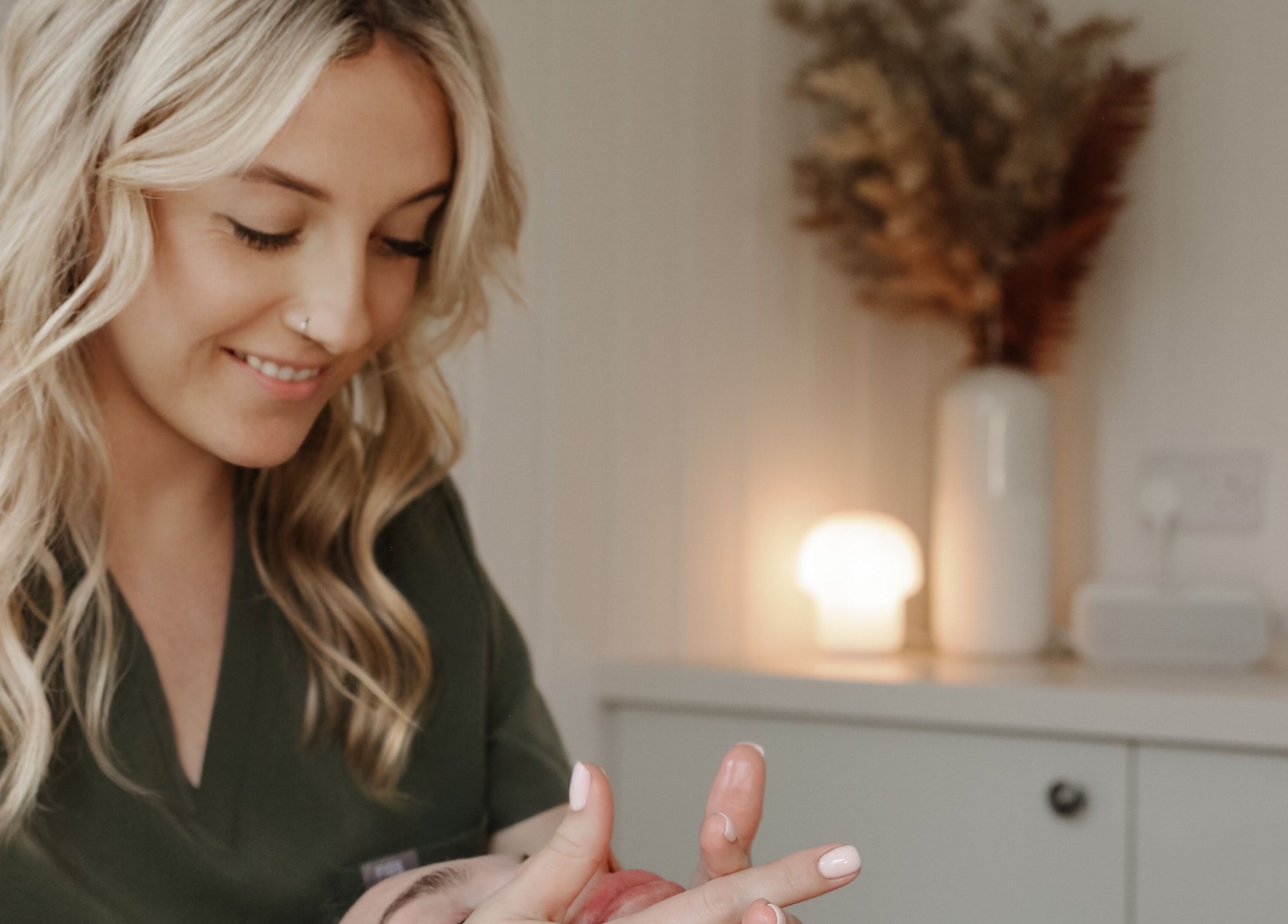 Relaxing massage therapy at Tŷ Harddwch, Boduan, Wales, GB. Calming ambiance with expert care.