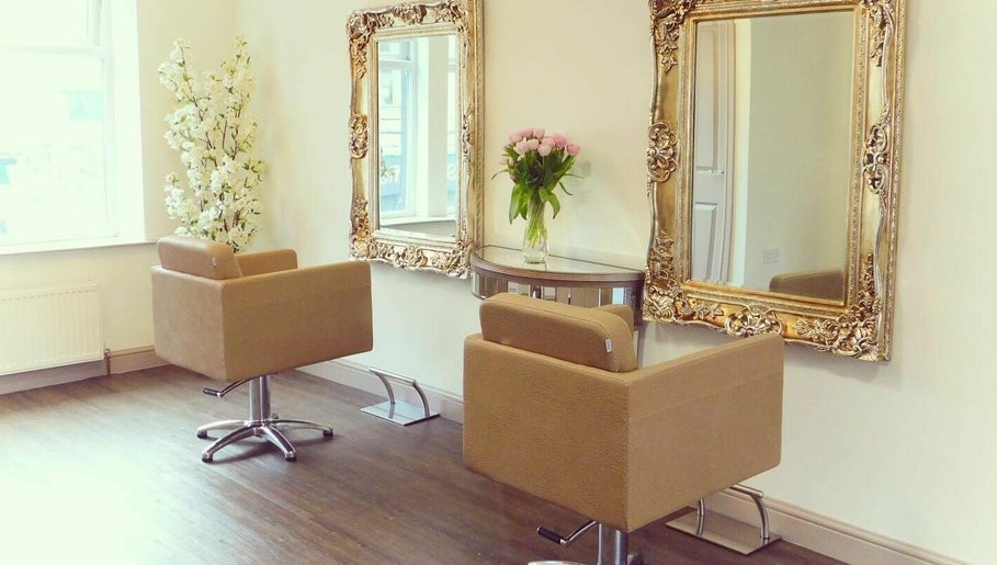 H and Co Hairdressing, bilde 1