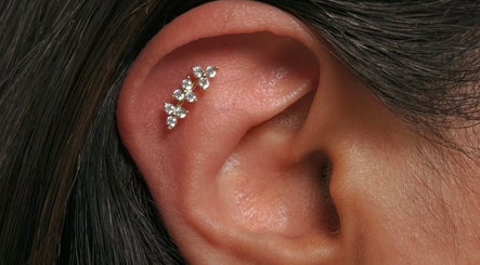 hình ảnh 2 của Signature Piercing