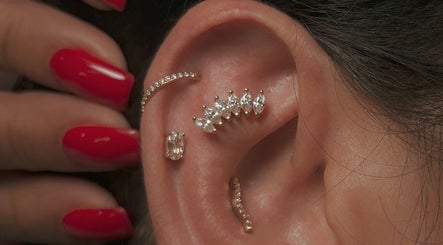 hình ảnh 3 của Signature Piercing