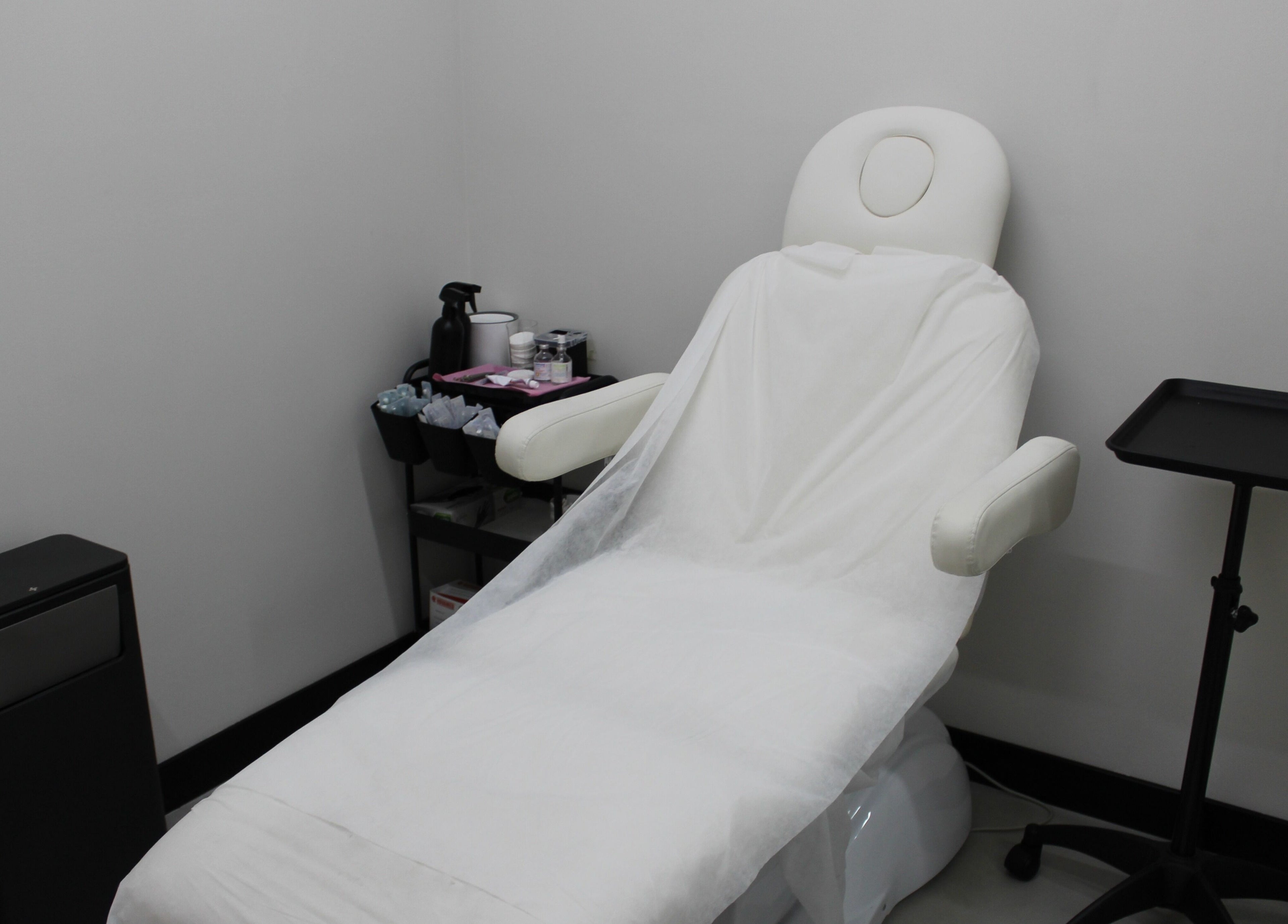 Relaxing treatment room at Signature Piercing, Abu Dhabi, AE, featuring a cozy chair and equipment.