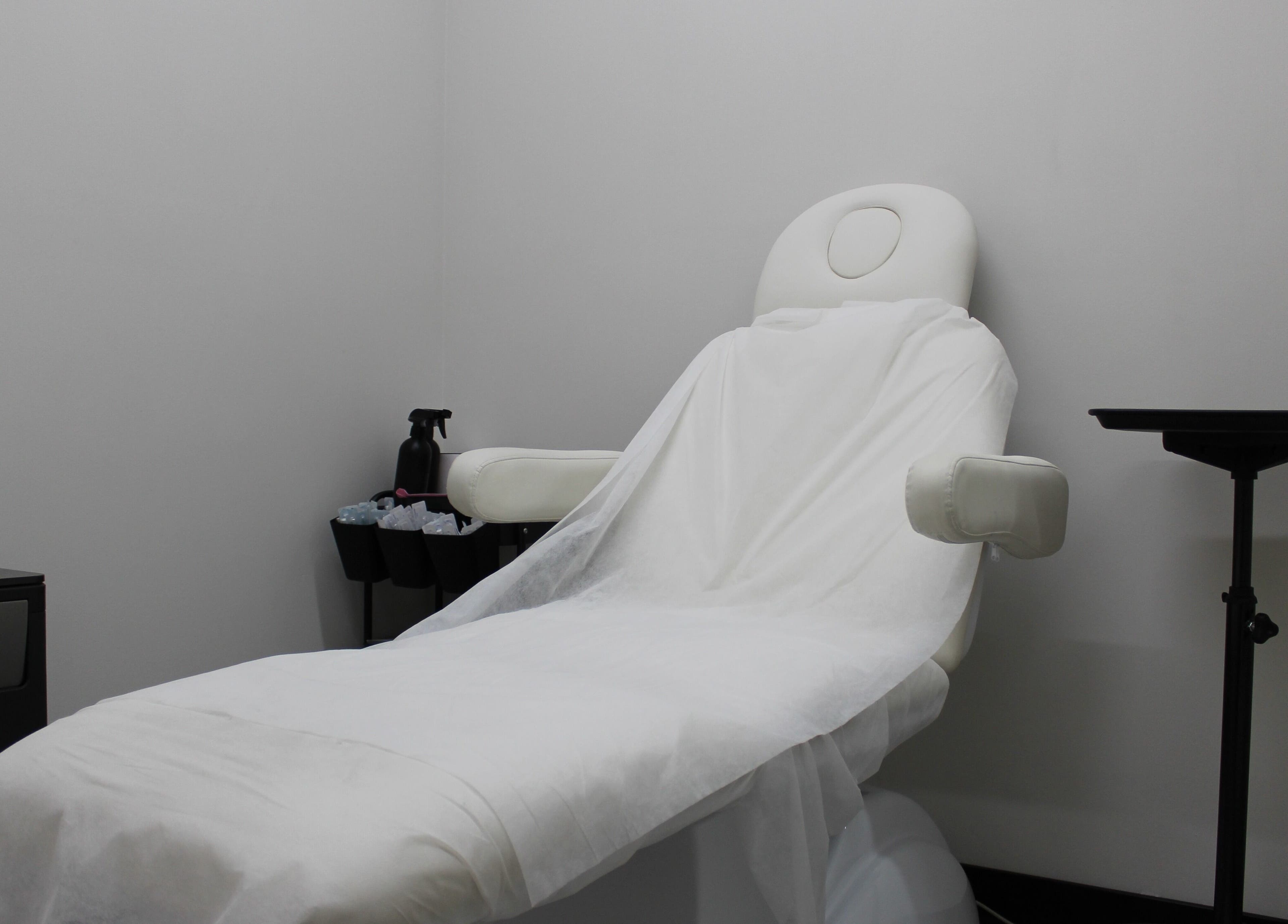 Comfortable piercing chair at Signature Piercing, Abu Dhabi, AE, designed for a relaxing experience.
