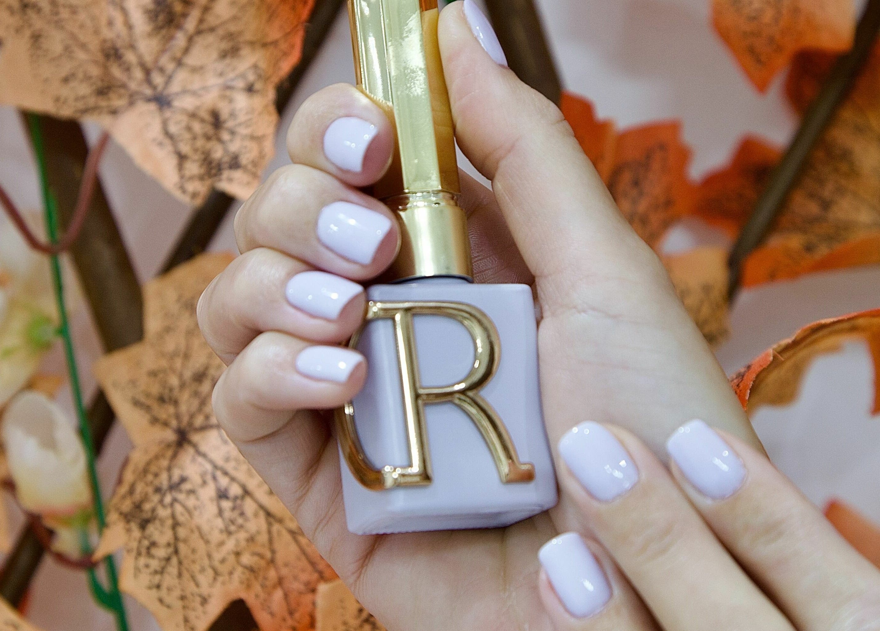 Chic pastel nails at Glamour Haven Beauty Center, Abu Dhabi, AE with autumn decor in the backdrop.