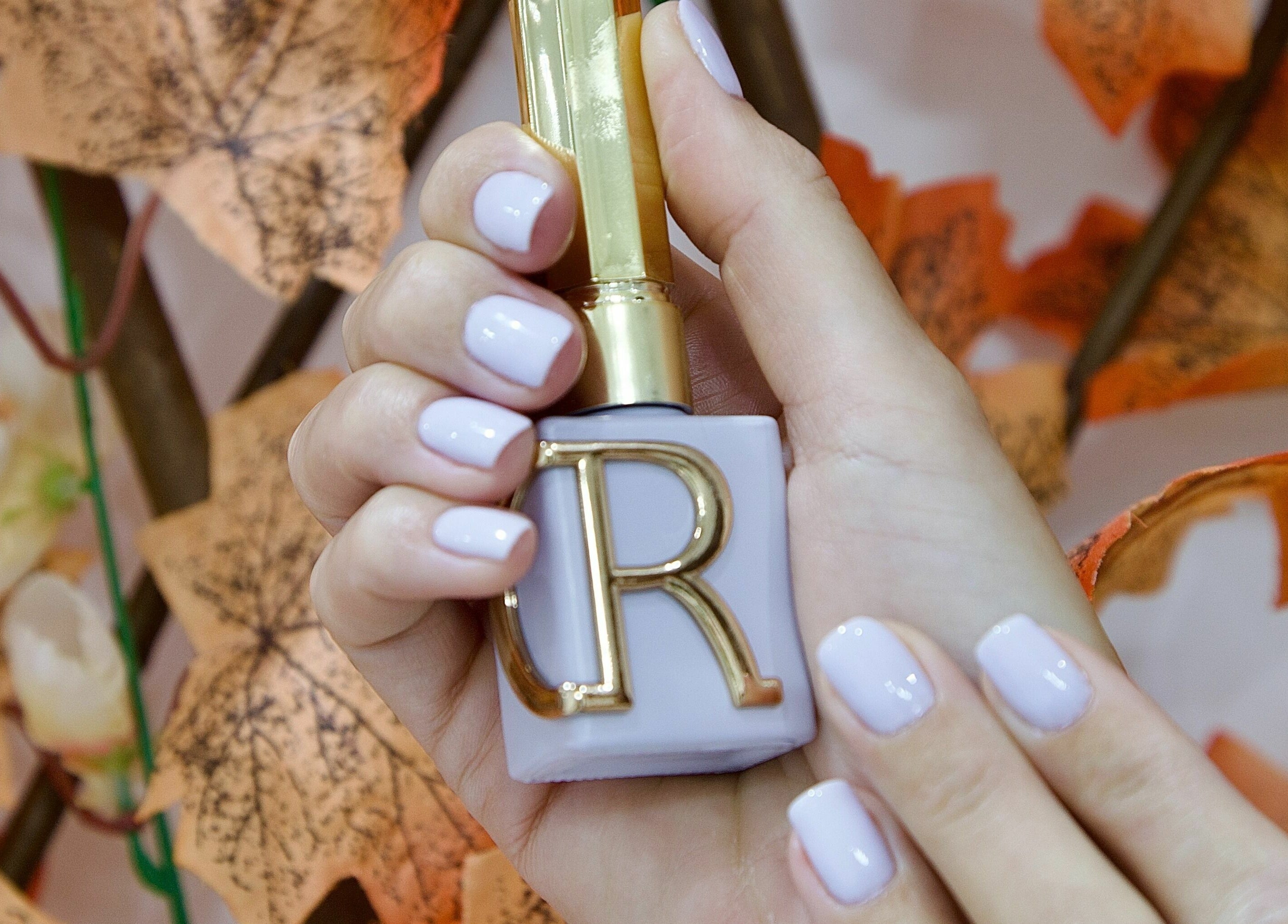 Chic pastel nails at Glamour Haven Beauty Center, Abu Dhabi, AE with autumn decor in the backdrop.