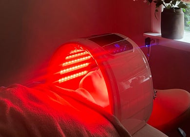 Red light therapy pod at By Chan Bodycare, Amsterdam, Noord-Holland, NL, promoting wellness and relaxation.