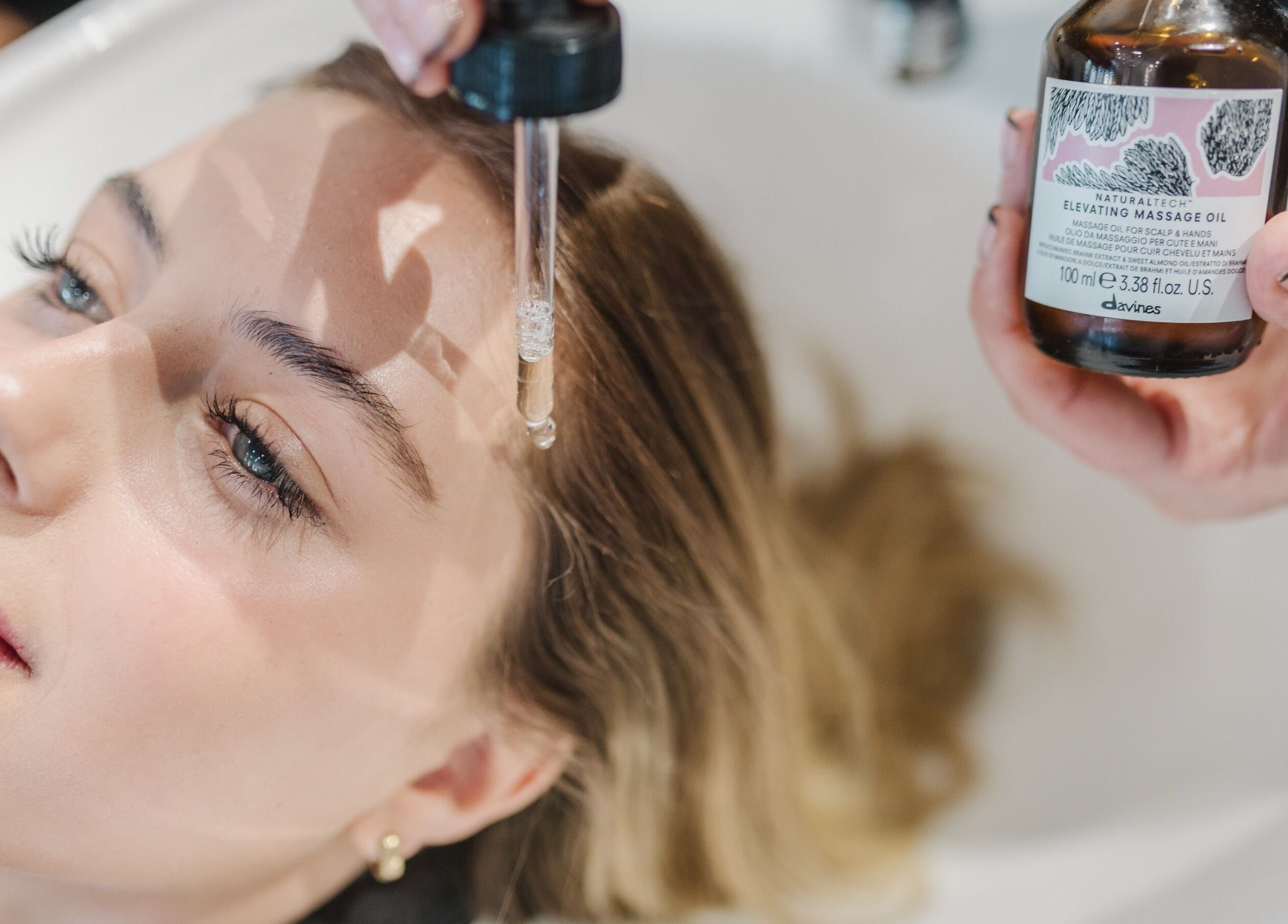 Facial oil treatment at Mooi Studio, Glenelg, South Australia, AU for glowing skin.