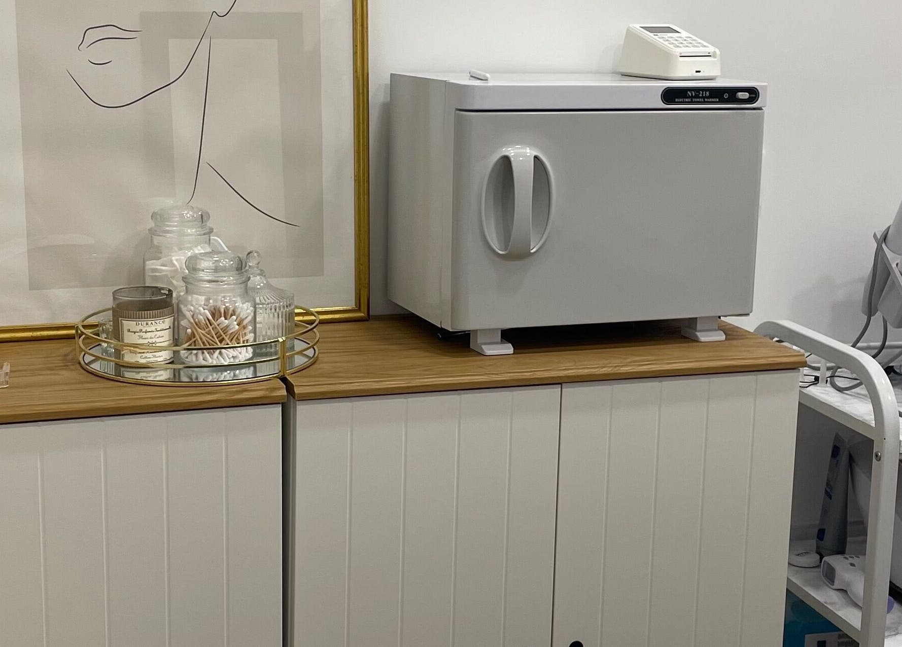 Espace élégant de soin chez DB Body and Skin, Tresses, Nouvelle-Aquitaine, FR avec équipement moderne.