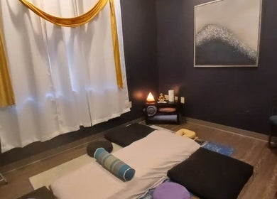 Cozy therapy room at Chesterton Mamabear Massage & Float, Chesterton, Indiana, US with cushions and soft lighting.