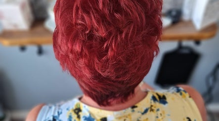 Lesley Haggarty Hairdressing at Tangled Hair Salon kép 2
