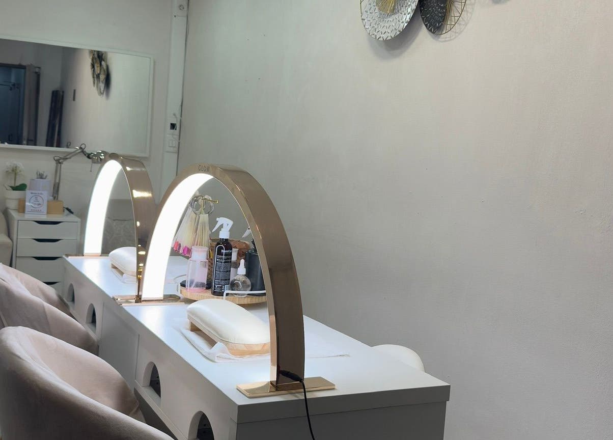 Interior of Alvalade - Glowing Beauty, featuring chic salon chairs and modern decor in Lisboa, Lisboa, PT.