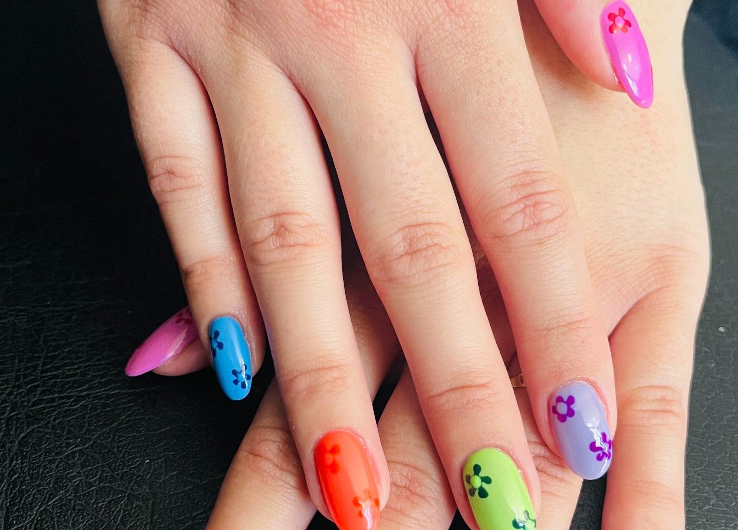 Colorful floral nail art at Alvalade - Glowing Beauty, Lisboa, Lisboa, PT, showcasing vibrant manicure.