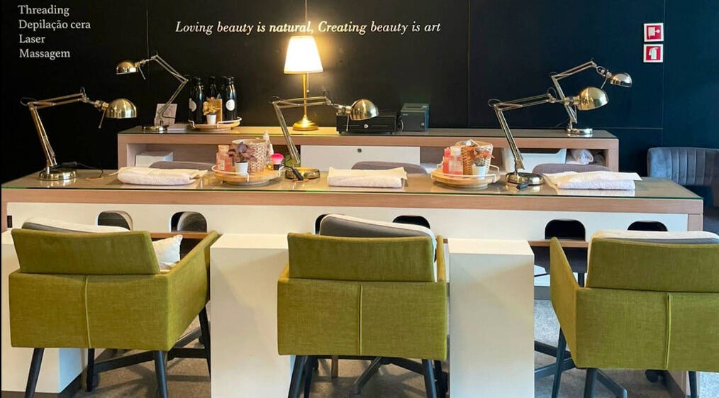 Luxurious beauty desk at Amoreiras - Glowing Beauty, Lisboa, Lisboa, PT, featuring sleek design and warm lighting.