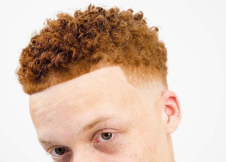 Stijlvolle krullenkapsel bij Essence Barbers (Oudenoord), Utrecht, Utrecht, NL.