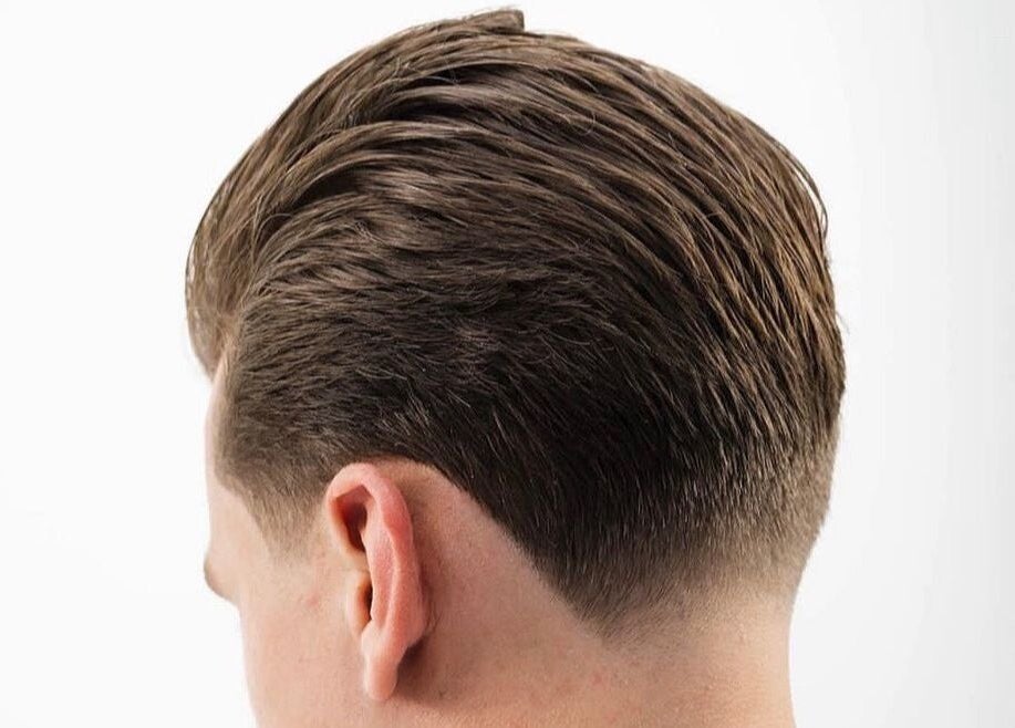 Strakke herensnit bij Essence Barbers (Oudenoord), Utrecht, Utrecht, NL. Perfect gestyleerd kapsel voor mannen.