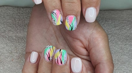 Not Just Nails by Phoebe – obraz 2