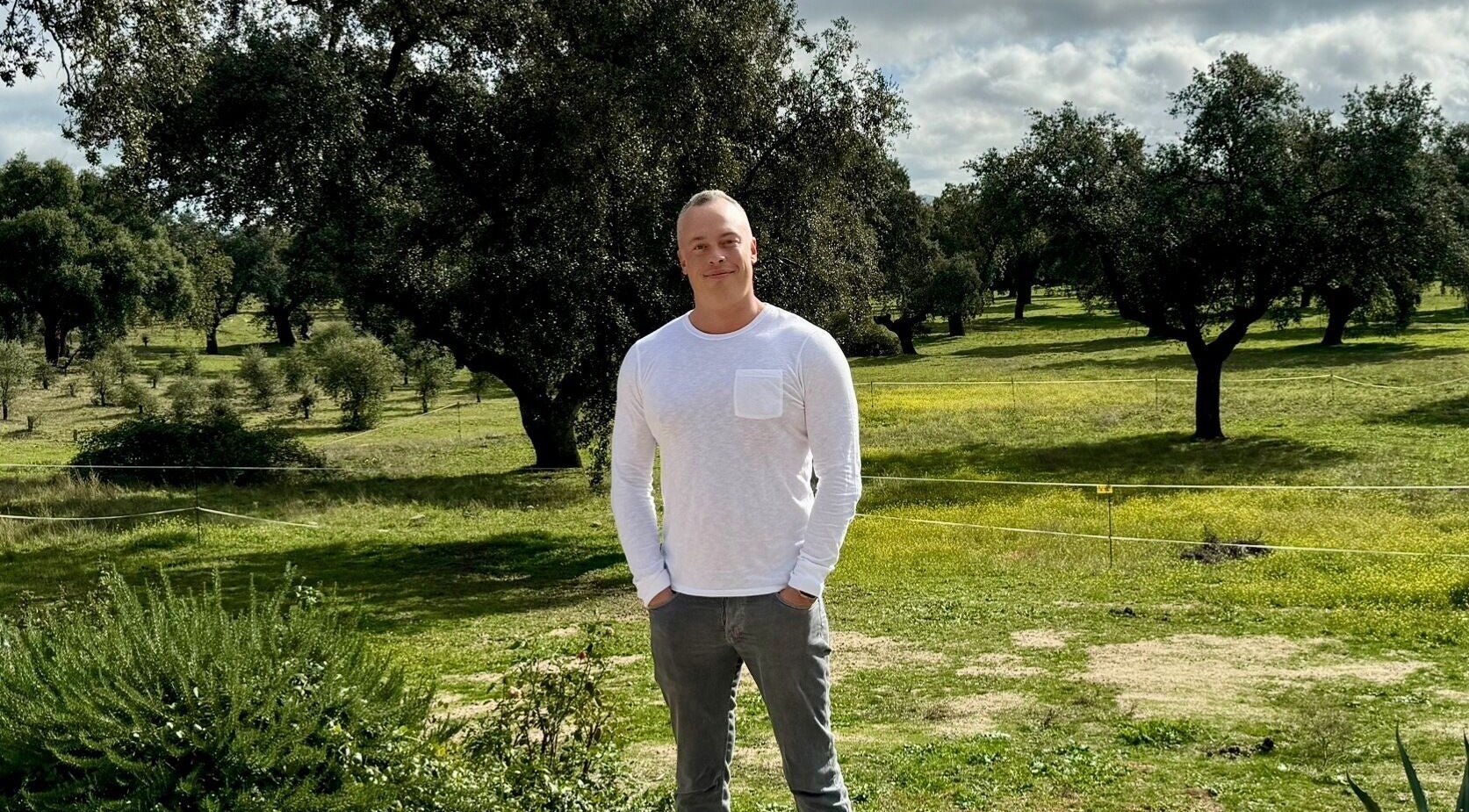 Persona en campo verde cerca de Masaje Noah en Madrid, Comunidad De Madrid, ES.