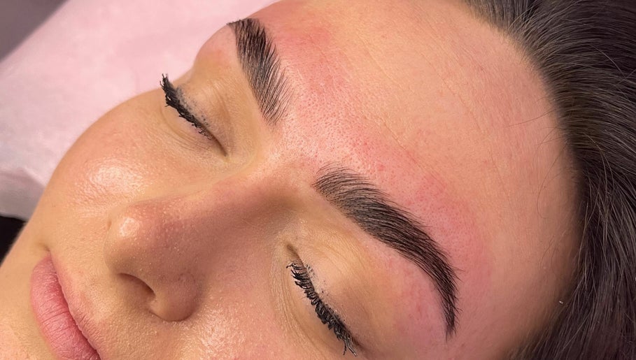 Brows by Rosie – kuva 1
