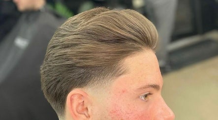 Grizzy Barber image 3