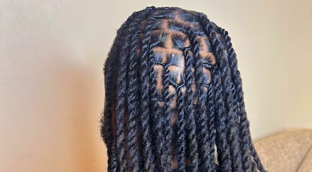 Mobile Locs image 3