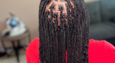 Mobile Locs image 3