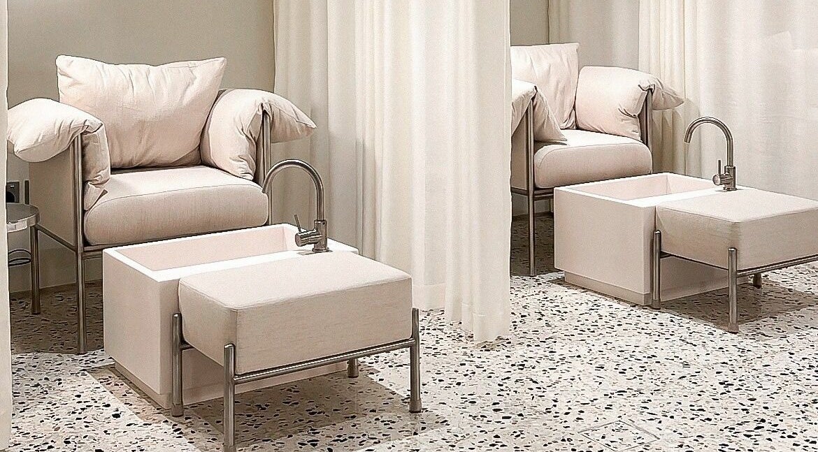 Luxurious pedicure chairs at Tend Salon | تند صالون, Riyadh, Riyadh Province, SA offering ultimate comfort.