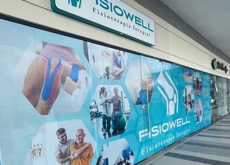 Fachada de Fisiowell en Monterrey, Nuevo León, MX, mostrando servicios de fisioterapia.