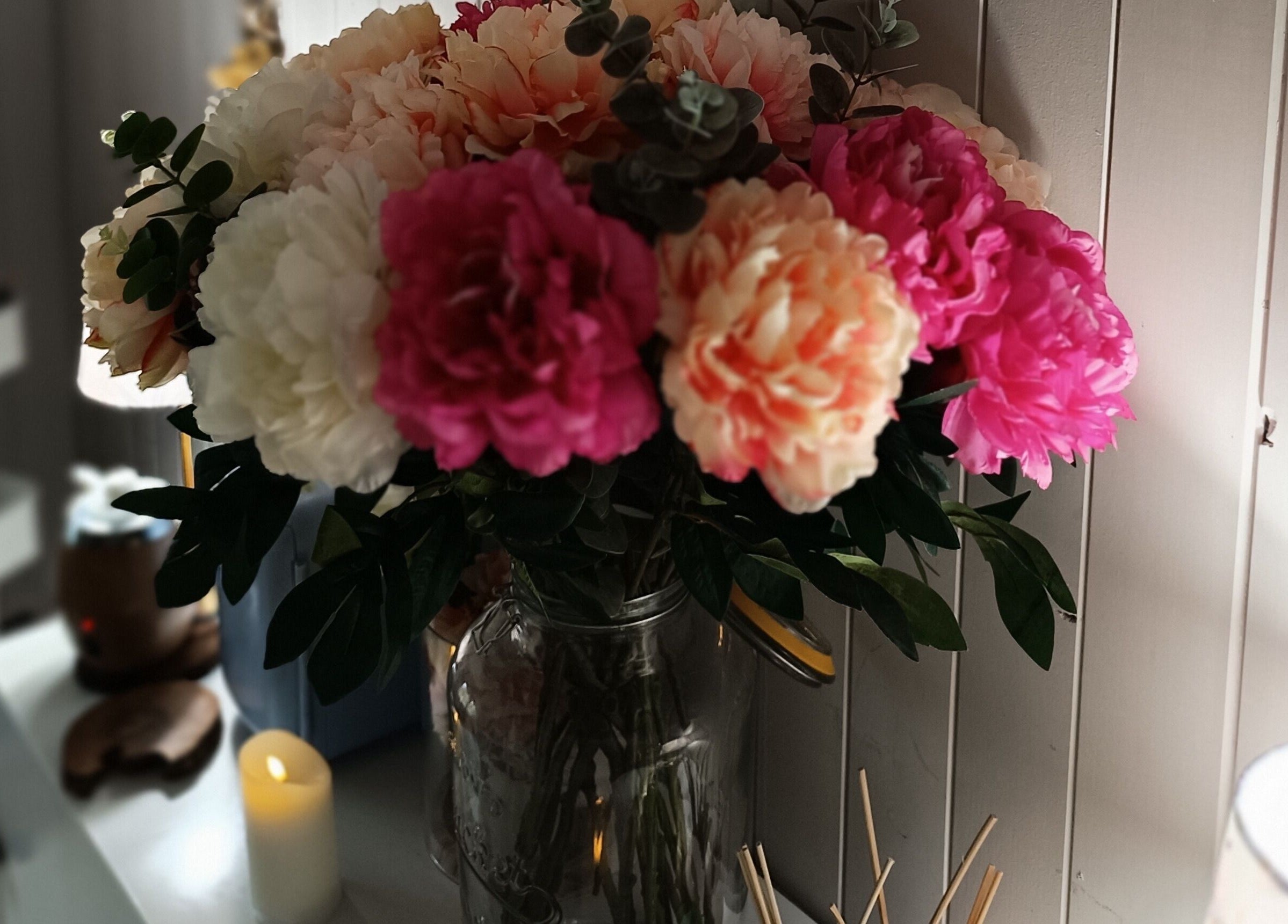 Bouquet vibrant à Les Bois Verts, Lucmau, Nouvelle-Aquitaine, FR, ajoutant une touche d'élégance.