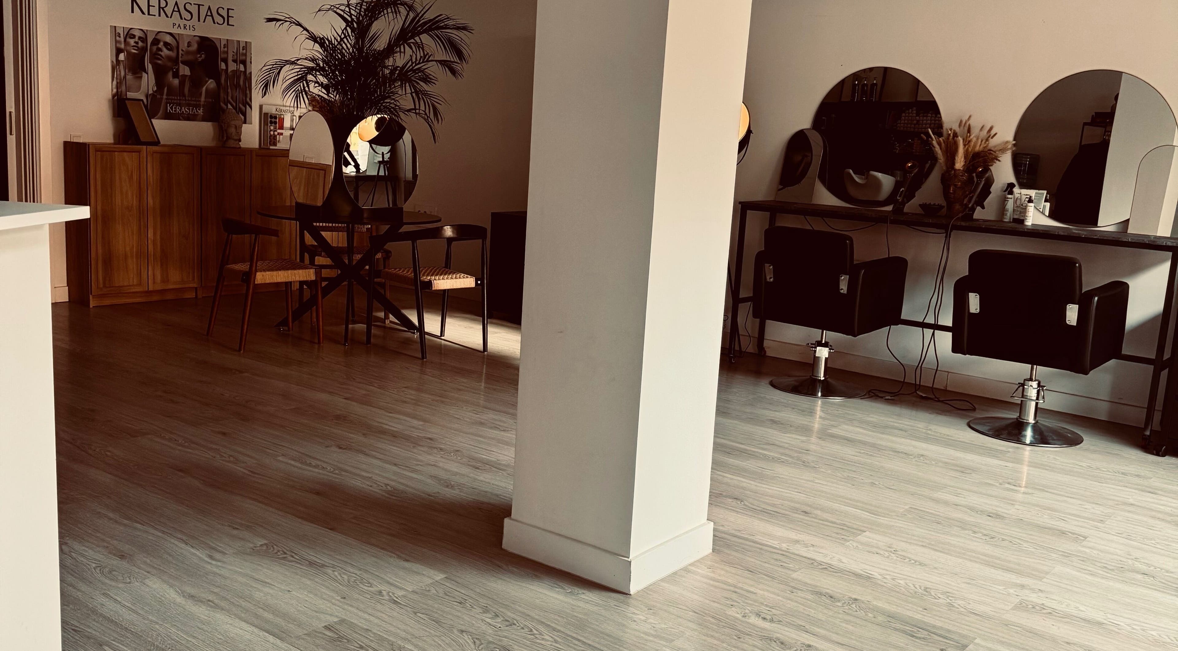 Interior sofisticado de Javier González Muah Almeria en Almería, Andalucía, ES con decoraciones elegantes.