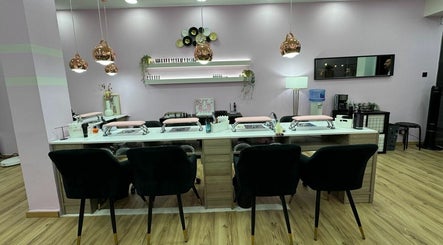 Lash and Brow Beauty Salon Emily's - Σπάτα billede 3