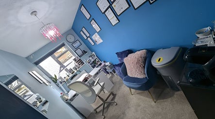 Inviting therapy room at Trulyou, Swindon, England, GB with blue walls and elegant decor.