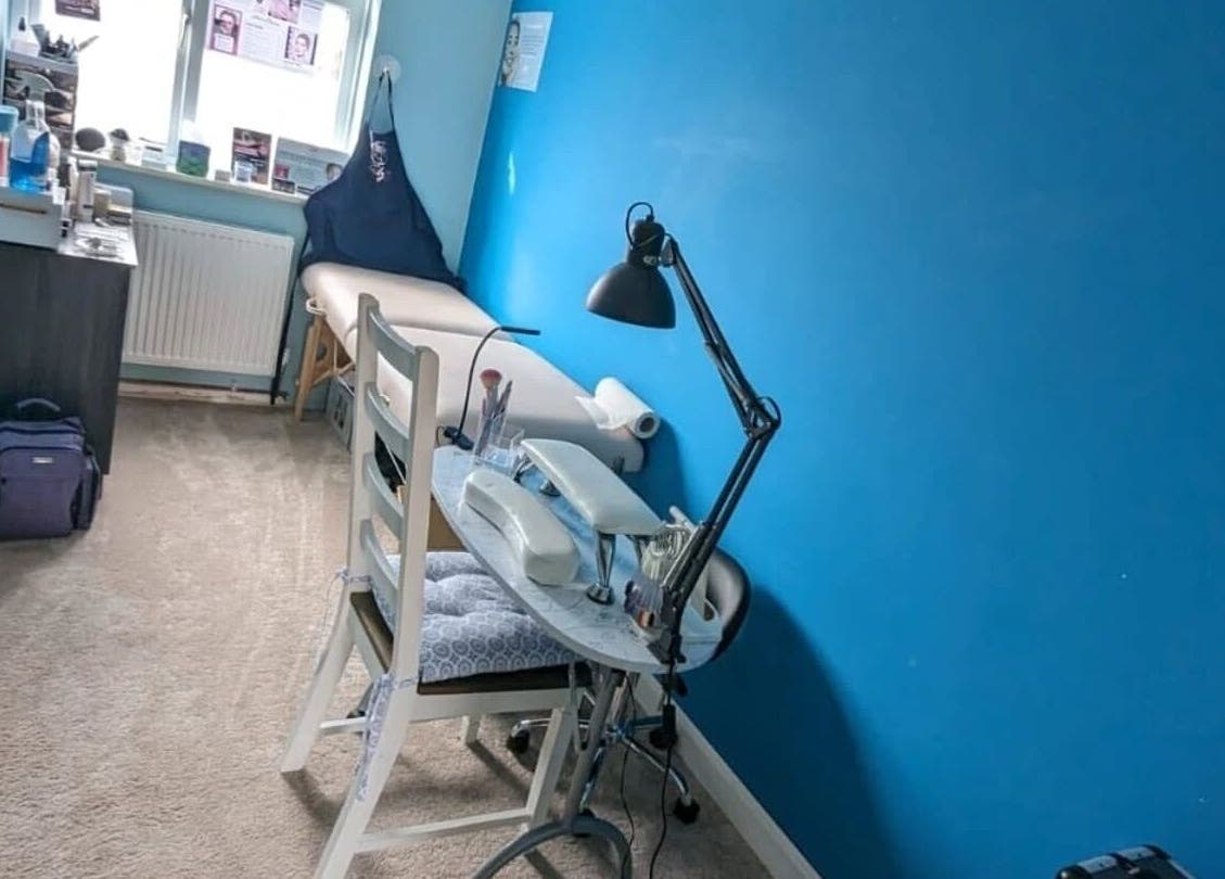 Trulyou beauty room in Swindon, England, GB, featuring a blue wall and a treatment table.