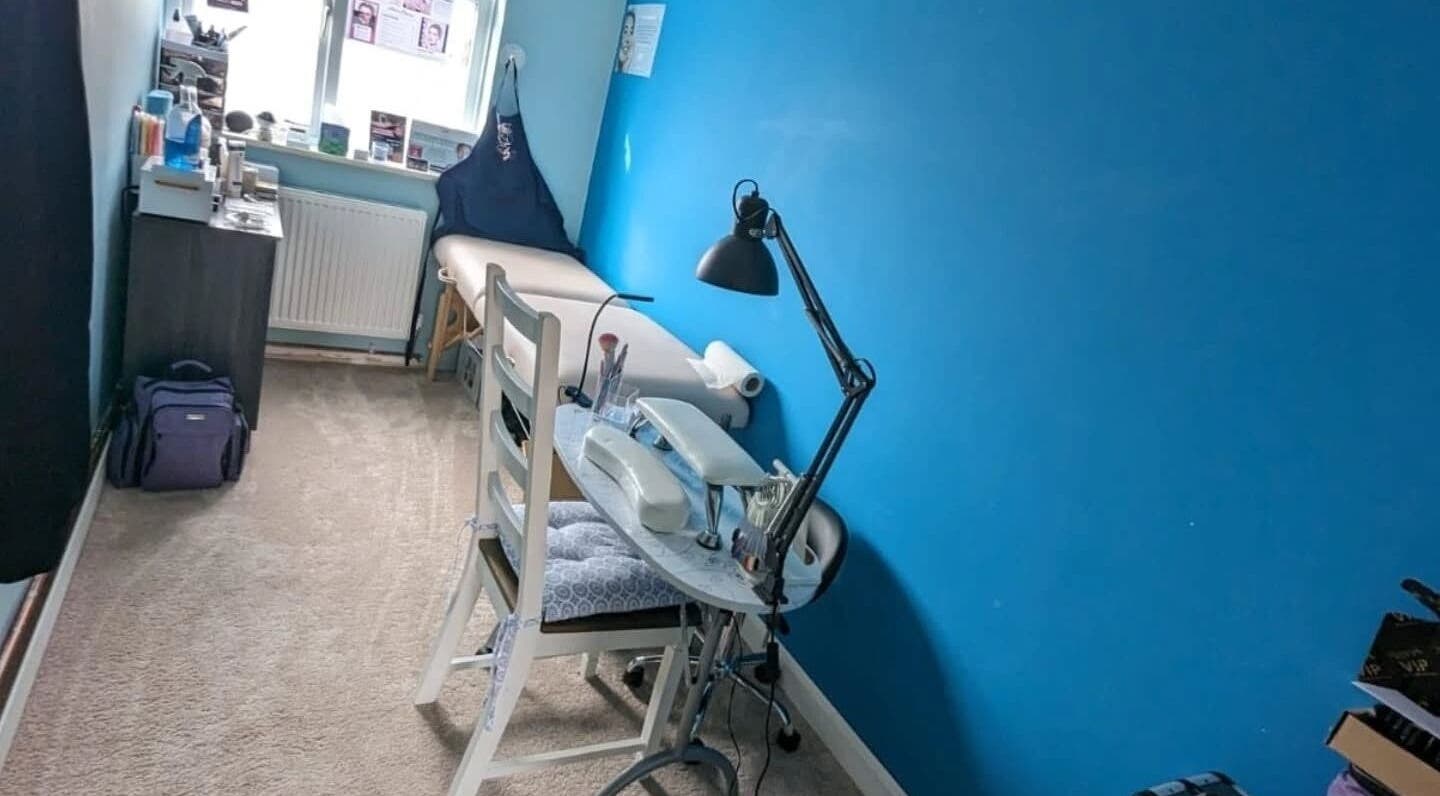 Trulyou beauty room in Swindon, England, GB, featuring a blue wall and a treatment table.